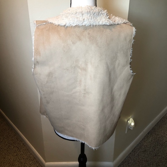 Faux Fur Vest - Picture 2 of 3